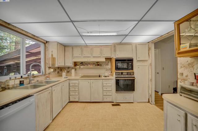 13567 Raccoon Mountain Rd, Grass Valley CA: https://media.crmls.org/mediaz/55b7a262-ac80-4743-85fa-339bb5bca99e.jpg
