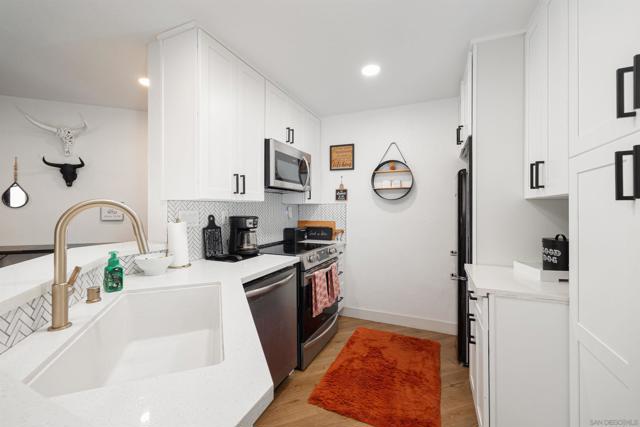 9765 Mesa Springs Way, San Diego CA: https://media.crmls.org/mediaz/55b7a5e3-f5cc-456c-9f97-08b9847bca61.jpg
