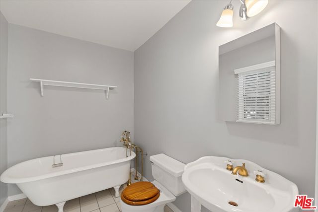 1540 Stanford Drive photo 23