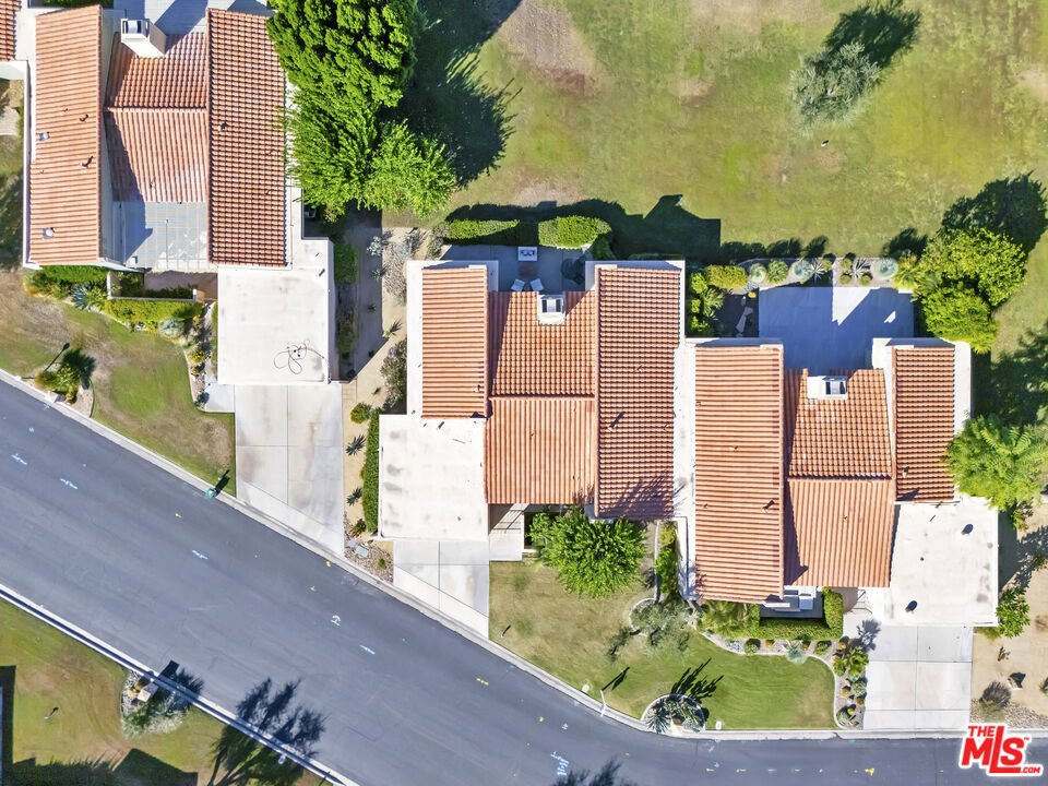 https://media.crmls.org/mediaz/55b9c82d-272d-4361-a110-c0f71b45c15b.jpg?preset=X-Large