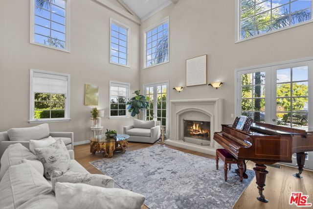 22241 Alizondo Drive, Woodland Hills CA: https://media.crmls.org/mediaz/55ba0db7-1211-4971-9c5a-3e11a00c3b7b.jpg