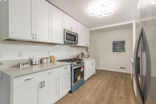 Image 11 of 32 For 2429 9th Ave