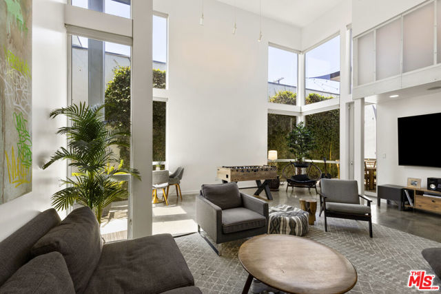 1410 Pacific Avenue, Venice CA: https://media.crmls.org/mediaz/55ba5945-1810-4dd9-8b0d-dce40b443dbf.jpg