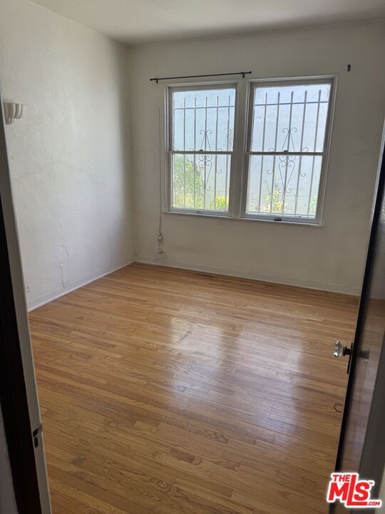 1531 Silver Lake Boulevard, Los Angeles CA: https://media.crmls.org/mediaz/55bac4ac-a0b8-4ab8-9e37-37f86b39b8b5.jpg