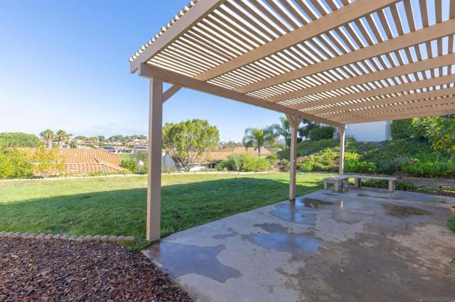 17476 Plaza Cerado, San Diego CA: https://media.crmls.org/mediaz/55baf71b-a5ec-498a-a585-18e25443db42.jpg