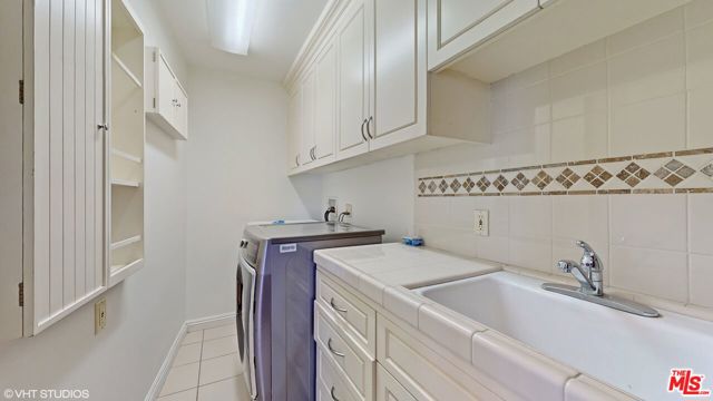 3311 Deronda Drive, Los Angeles CA: https://media.crmls.org/mediaz/55baff63-c12c-4d31-94cc-6d6ef40a9811.jpg