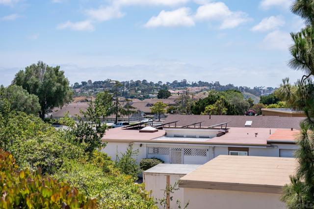 3685 N Vista Campana, Oceanside CA: https://media.crmls.org/mediaz/55bb1fa8-e906-47eb-8eb7-772020caffef.jpg
