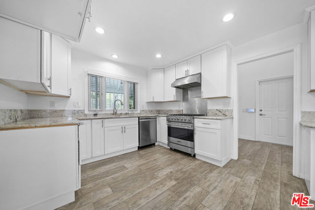 960 Calle Frondosa, San Dimas CA: https://media.crmls.org/mediaz/55bbd573-297a-4a56-9f4e-9ac84b577c1c.jpg