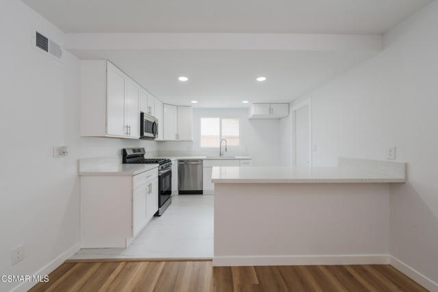 1477 Dinsmore Street, Simi Valley CA: https://media.crmls.org/mediaz/55bc1109-7ef3-4bd2-9f9d-13a1dd15b60b.jpg