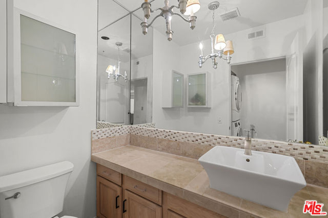 5224 Zelzah Avenue, Encino CA: https://media.crmls.org/mediaz/55bc668b-27b9-45ec-985d-7e1b21692d84.jpg