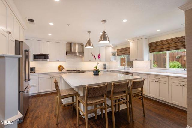 33 Alhambra Avenue, Ventura CA: https://media.crmls.org/mediaz/55bc8903-44bd-4494-8fb2-0abb9bc01e6c.jpg