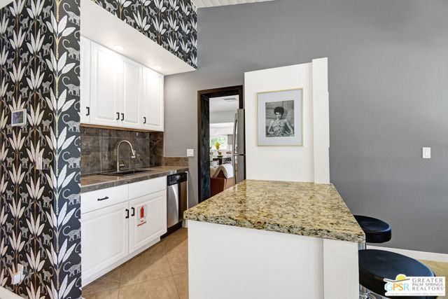 830 N Riverside Drive, Palm Springs CA: https://media.crmls.org/mediaz/55bcb649-8cb9-425f-984a-fab451763886.jpg