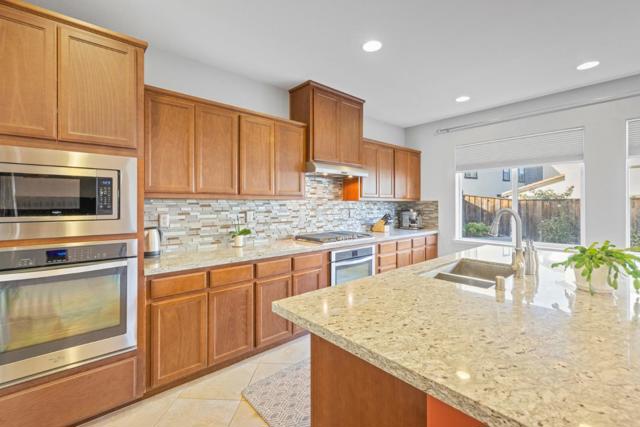 1145 Oak Brook Way, Gilroy CA: https://media.crmls.org/mediaz/55bdf1a8-518f-4391-aed3-75e36ff824cd.jpg