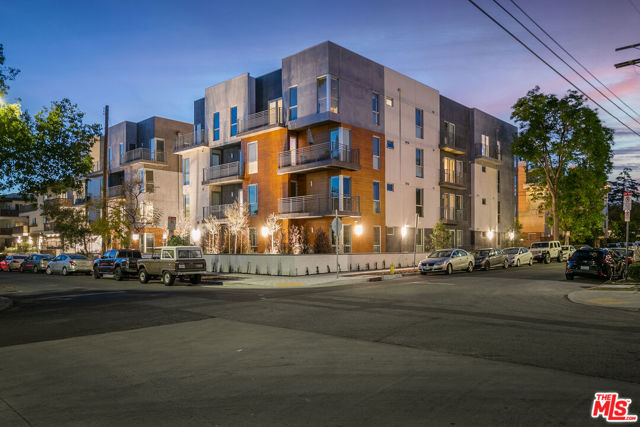 5801 Camerford Avenue, Los Angeles CA: https://media.crmls.org/mediaz/55be9b7d-0a0d-4f1d-b662-f55a587bcf05.jpg