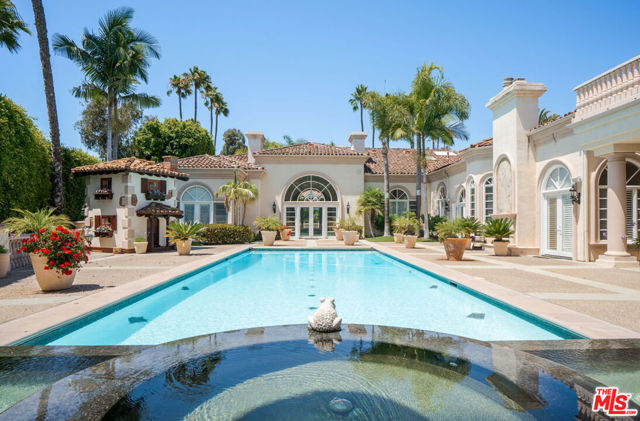 16727 Camino Sierra Del Sur Drive, Rancho Santa Fe CA: https://media.crmls.org/mediaz/55bef5fc-3033-4845-9980-f2b42be0eb49.jpg