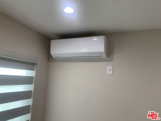 2811 W 46th, Los Angeles CA: https://media.crmls.org/mediaz/55bf10f7-72fa-4446-8dbc-94ad14528ee8.jpg