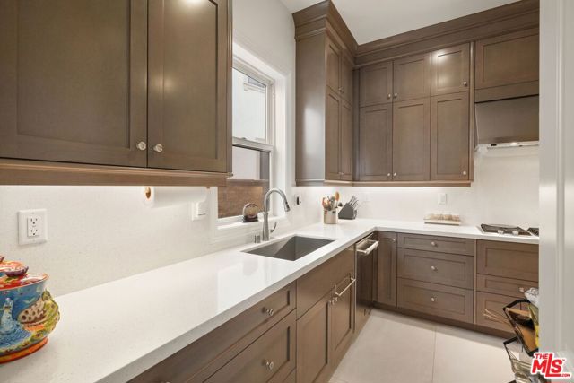 20244 W Albion Way, Porter Ranch CA: https://media.crmls.org/mediaz/55bf6aed-f764-426f-92d4-741057a99b92.jpg