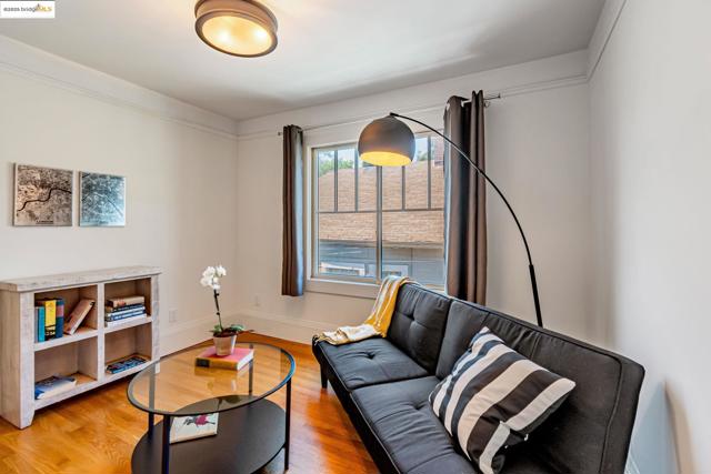 6108 Hillegass Ave, Oakland CA: https://media.crmls.org/mediaz/55bf6f90-e634-4d0d-b639-ac47efa09b8e.jpg