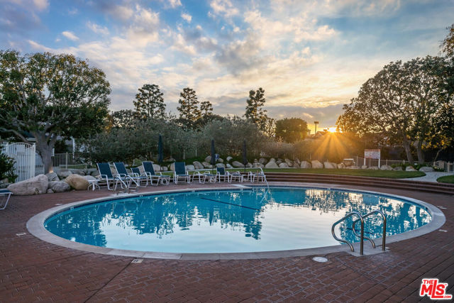 13080 Mindanao Way, Marina del Rey CA: https://media.crmls.org/mediaz/55bf91e8-ae60-49c4-b3d4-b2536acfa2d3.jpg