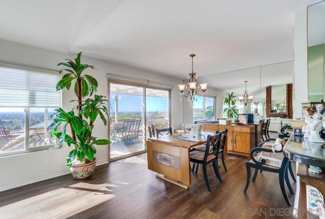 DINING ROOM WITH WET BAR!