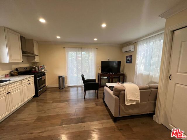 7412 Jamieson Avenue, Reseda CA: https://media.crmls.org/mediaz/55bfb2b1-ecf5-4cf2-8113-1d42e2e9684e.jpg