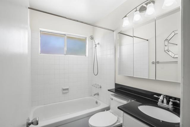 931 Rutgers Ave, Chula Vista CA: https://media.crmls.org/mediaz/55bfd5c1-6f6c-4cef-b9df-63ed6e6c04a1.jpg