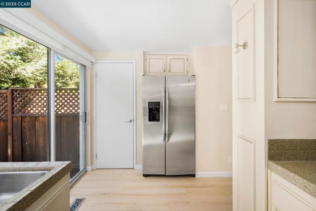 1354 Walden Rd, Walnut Creek CA: https://media.crmls.org/mediaz/55bffd04-07f8-4cb8-b05f-54a8d0125ea1.jpg