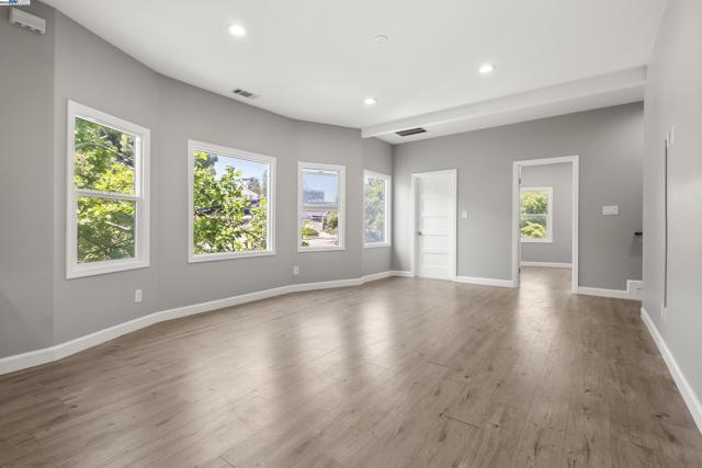 193 W Macarthur Blvd, Oakland CA: https://media.crmls.org/mediaz/55c04ed4-3ff3-4b12-8b4d-b3e73727c2a3.jpg