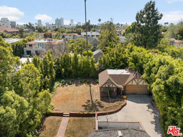 443 S June Street, Los Angeles CA: https://media.crmls.org/mediaz/55c11de1-704c-4307-876b-1adb4c6aad74.jpg