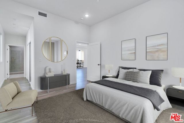 5622 Willowcrest Avenue, North Hollywood CA: https://media.crmls.org/mediaz/55c18ff0-30a9-4169-bdb4-23c619428664.jpg
