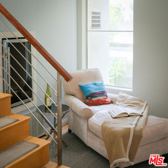 1533 18th Street, Santa Monica CA: https://media.crmls.org/mediaz/55c1ef72-bd07-4068-ab17-2d9ca991bc32.jpg