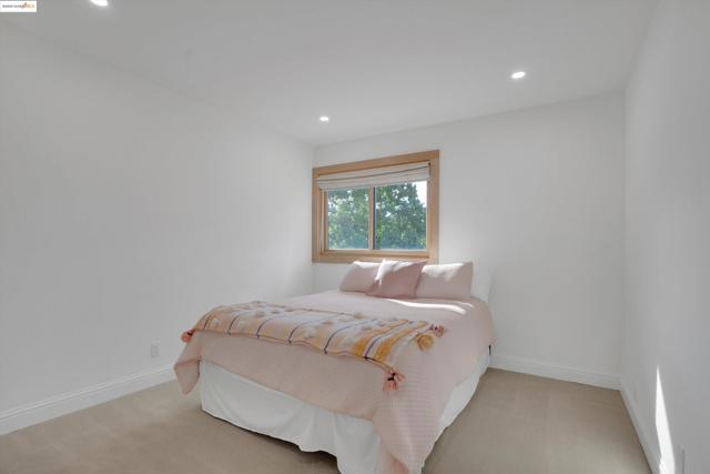 17 Pomo Ct, Napa CA: https://media.crmls.org/mediaz/55c2dee2-6f8b-4083-b42a-c44b6003eed7.jpg