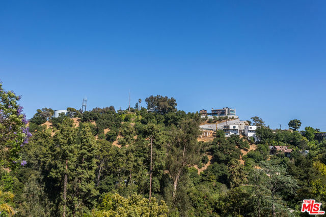 8783 Lookout Mountain Avenue, Los Angeles CA: https://media.crmls.org/mediaz/55c3398c-ad9b-4f56-bac1-07f1c6fa68e1.jpg