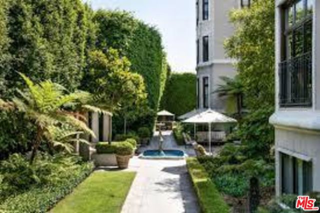 316 N Rossmore Avenue, Los Angeles CA: https://media.crmls.org/mediaz/55c39125-1f82-4243-93b8-442386c3169c.jpg
