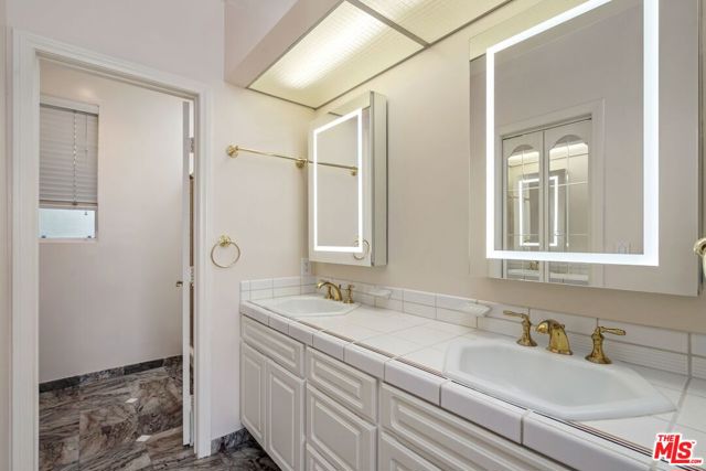 1375 Kelton Avenue, Los Angeles CA: https://media.crmls.org/mediaz/55c3e6df-c93a-484c-a59f-ac8f643e3c04.jpg