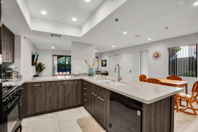 200 E Racquet Club Road, Palm Springs CA: https://media.crmls.org/mediaz/55c404a1-2b39-4ac9-b935-e01f28b05127.jpg