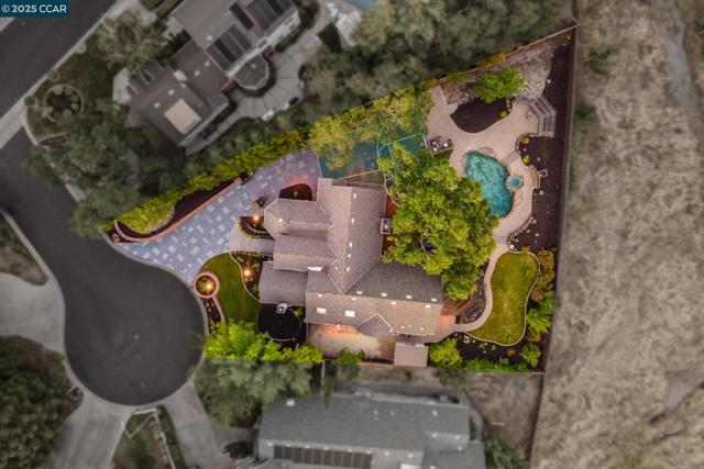 15 Blemer Ct, Danville CA: https://media.crmls.org/mediaz/55c41f8a-9a30-41bb-b89b-df2a09d1e2af.jpg