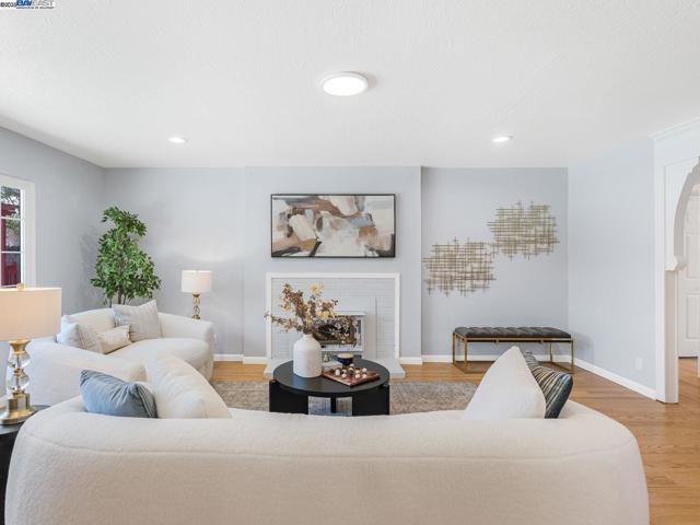 8612 Wicklow Ln, Dublin CA: https://media.crmls.org/mediaz/55c47e0b-77cf-46cb-a218-fb1760c785d2.jpg
