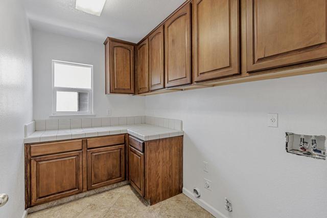 1619 Tumbleweed Way, Los Banos CA: https://media.crmls.org/mediaz/55c4c1f7-0a63-4381-9b57-d216b1b4849e.jpg