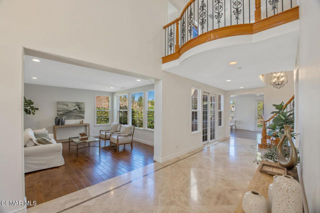3034 Heavenly Ridge Street, Thousand Oaks CA: https://media.crmls.org/mediaz/55c4f20b-ce0a-42c6-b60c-dae18593d262.jpg