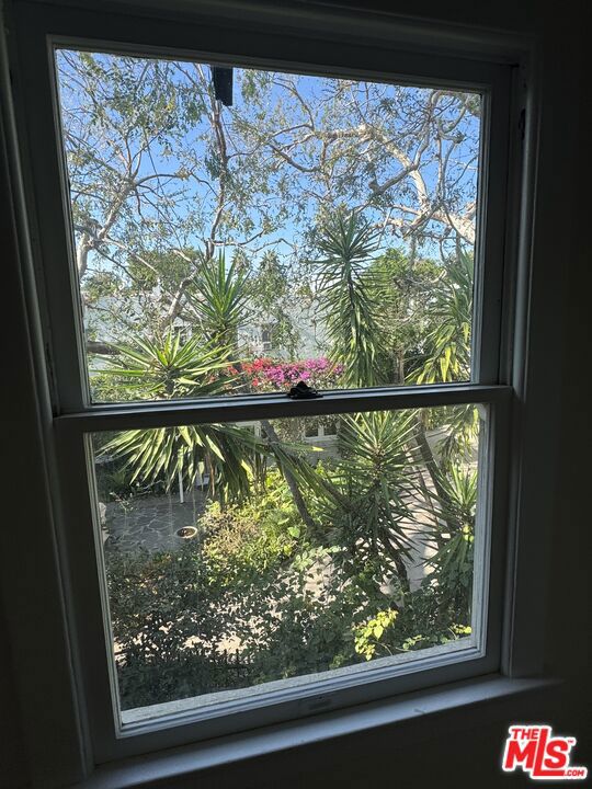 7917 Norton Avenue, West Hollywood CA: https://media.crmls.org/mediaz/55c54da7-1bc3-44dd-823c-8334625cafee.jpg