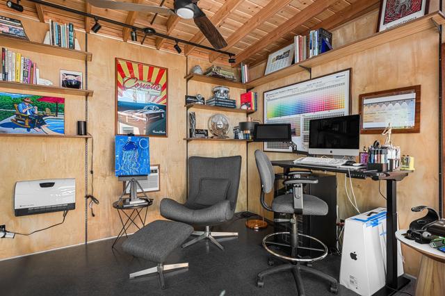 2525 N Farrell Drive, Palm Springs CA: https://media.crmls.org/mediaz/55c63976-69c9-4285-9eb1-f3b425de1677.jpg
