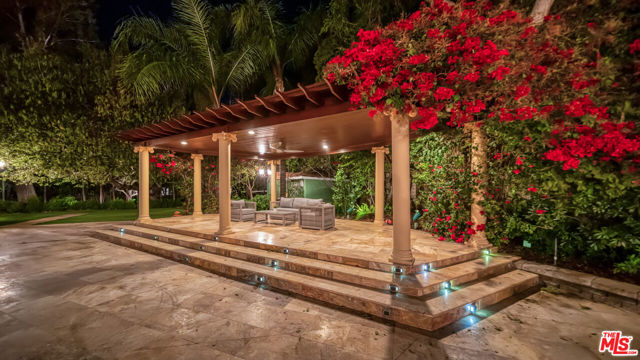 10801 Bothwell Road, Chatsworth CA: https://media.crmls.org/mediaz/55c67e89-7f7c-41b8-b448-b618e93cb0bf.jpg
