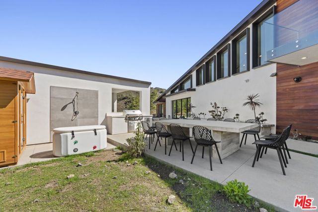 31830 Lobo Canyon, Agoura Hills CA: https://media.crmls.org/mediaz/55c6b691-0513-4fac-9cba-4eed2fb66d4f.jpg