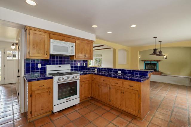Detail Gallery Image 14 of 64 For 398 Aliso St, Ventura,  CA 93001 - 4 Beds | 3/1 Baths