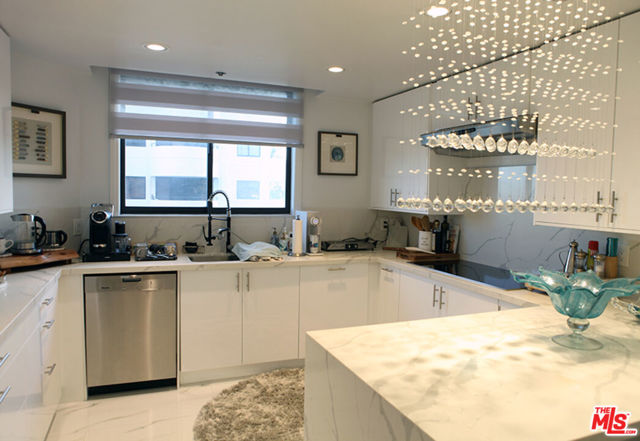 10550 Wilshire Boulevard, Los Angeles CA: https://media.crmls.org/mediaz/55c6dd18-ac4b-49ba-856a-de6c0e2c447c.jpg