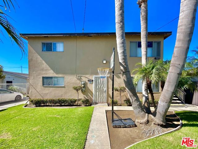 1041 Gulf Avenue, Wilmington CA: https://media.crmls.org/mediaz/55c7eef8-0784-4189-bdc1-b0459b030fd4.jpg