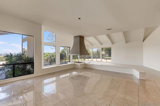 3013 Woodford Dr, La Jolla CA: https://media.crmls.org/mediaz/55c860b4-84ce-4824-9323-9a80d56d6b4f.jpg