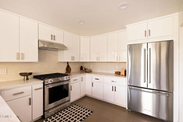1256 Club House Drive, Pasadena CA: https://media.crmls.org/mediaz/55c897a9-894b-4ad8-9ae6-1c5e439b6889.jpg