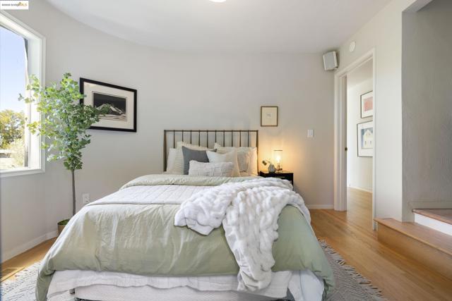 1971 Hoover Ave, Oakland CA: https://media.crmls.org/mediaz/55c8cf8d-f8b8-42ed-9369-01da13f7c46d.jpg